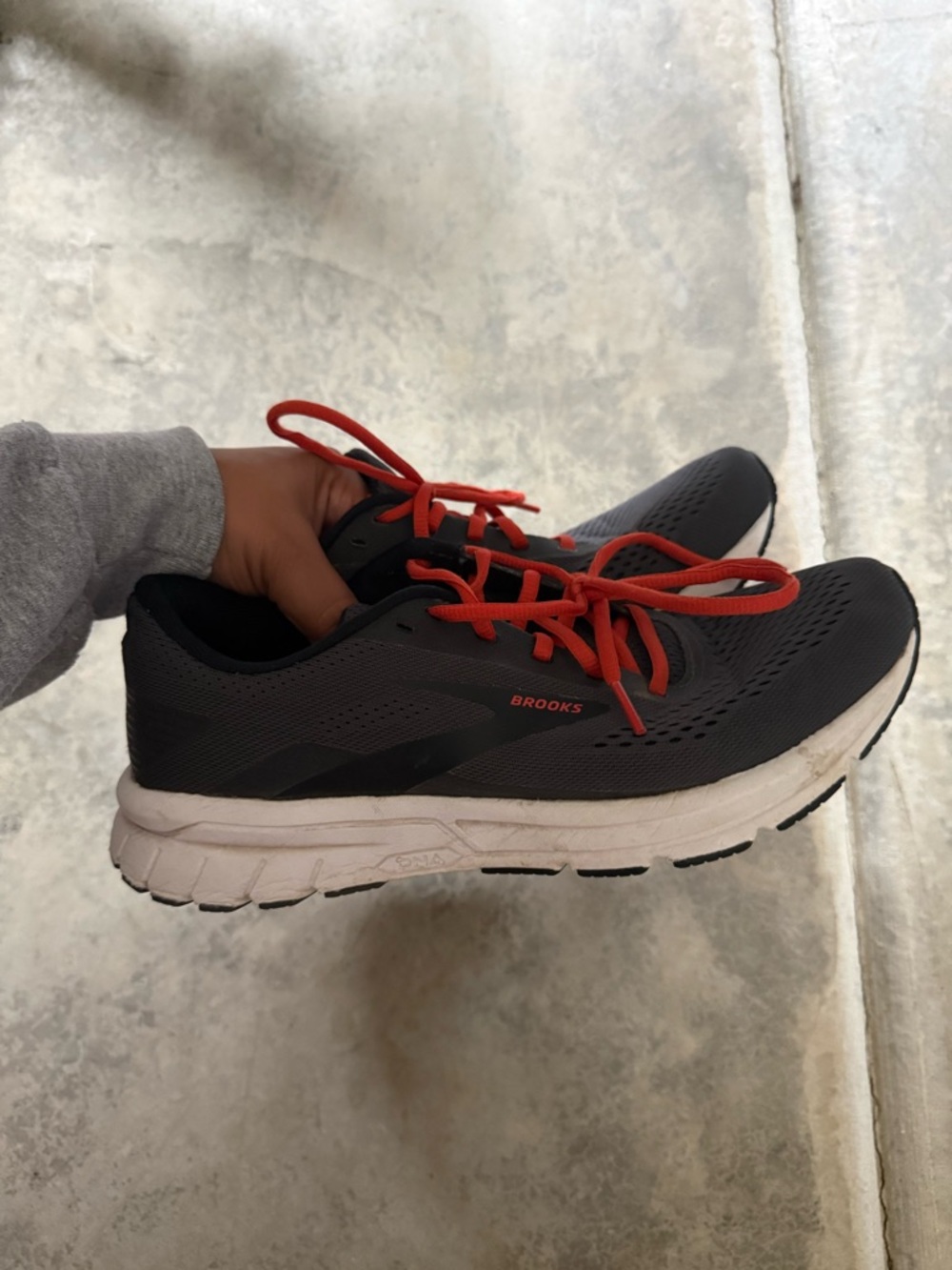 Brooks men shoes